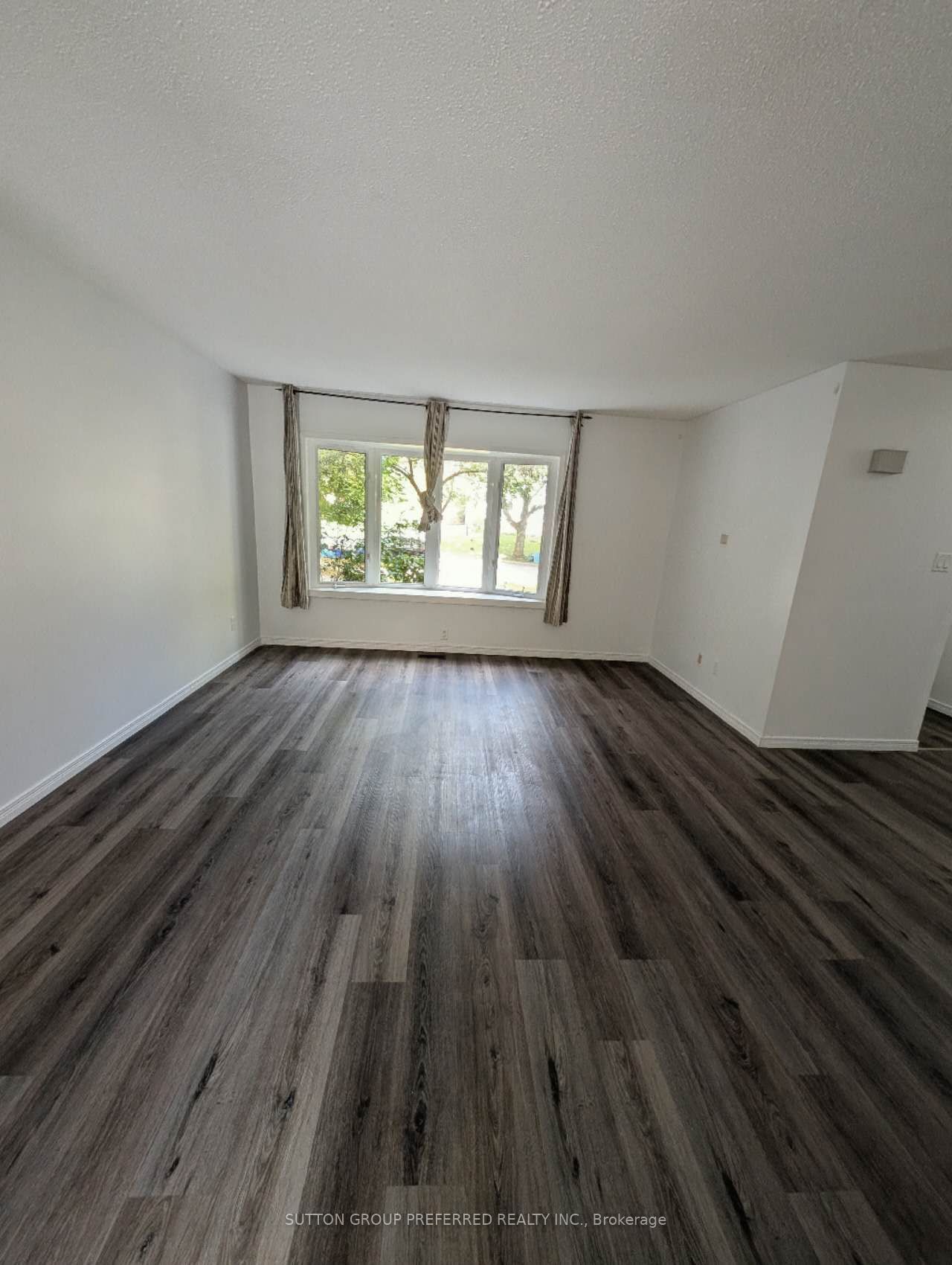 Unit 101 - 272 Homestead Court N, London 2