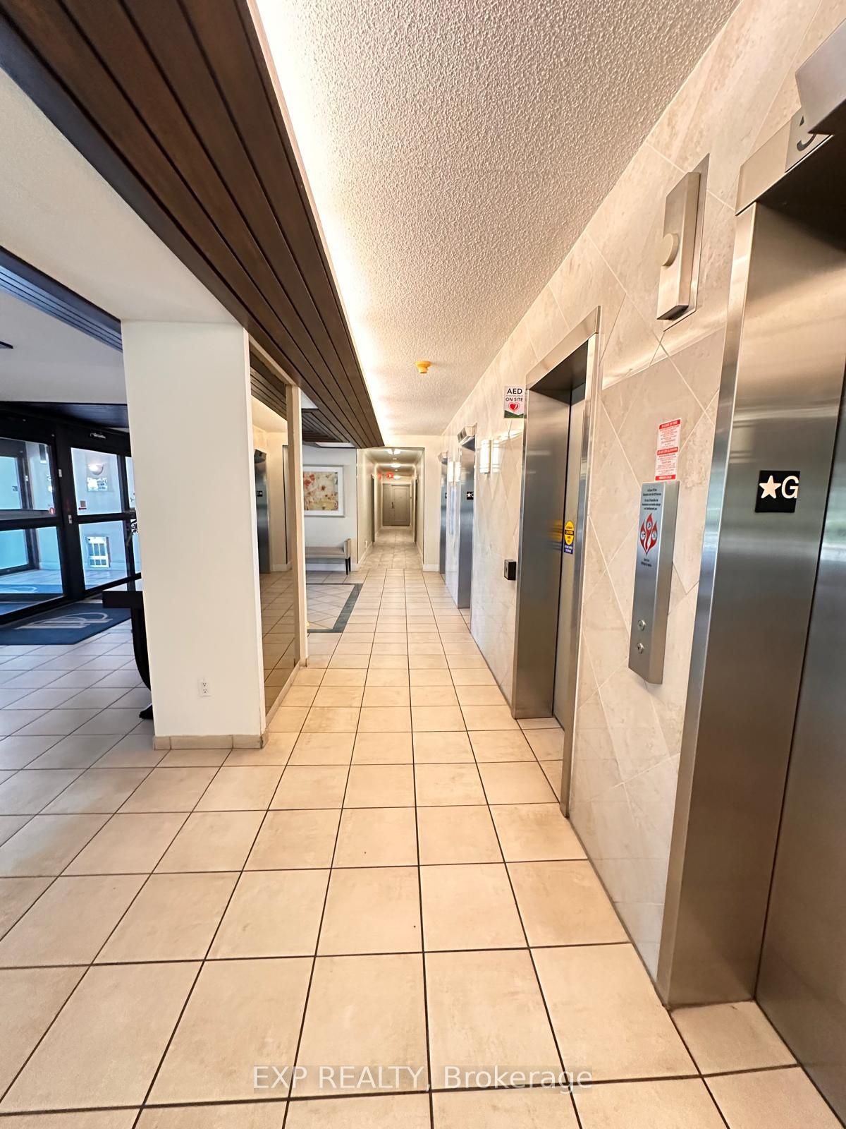 Unit 907 - 1025 RICHMOND Road, Ottawa 3