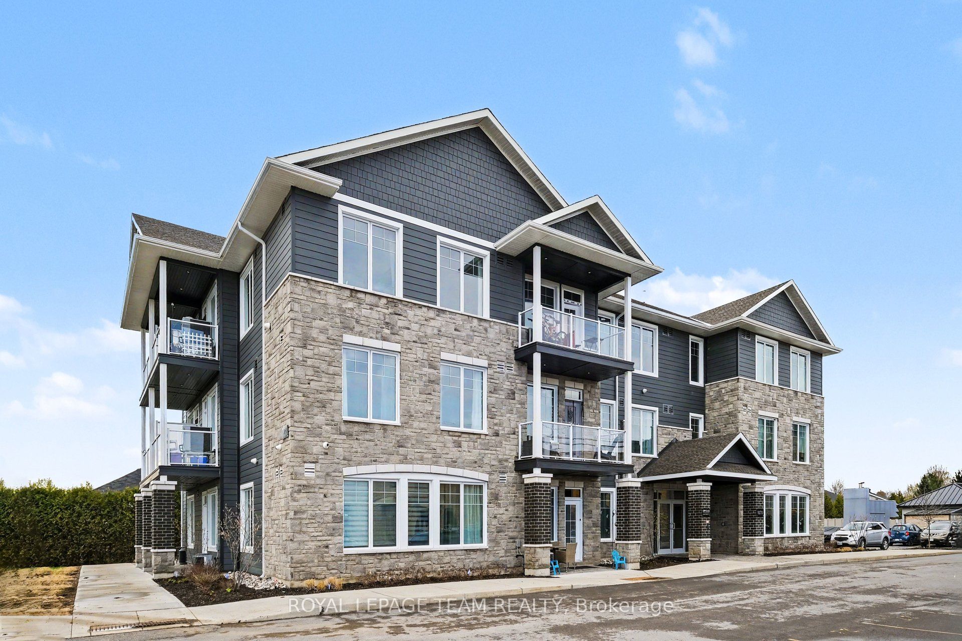Unit 309 - 5874 County Rd #19 Road, North Grenville 2