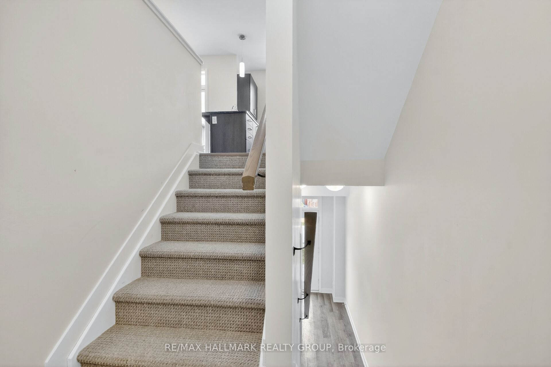 402 JEWELWING Private, Orleans-Gloucester 4