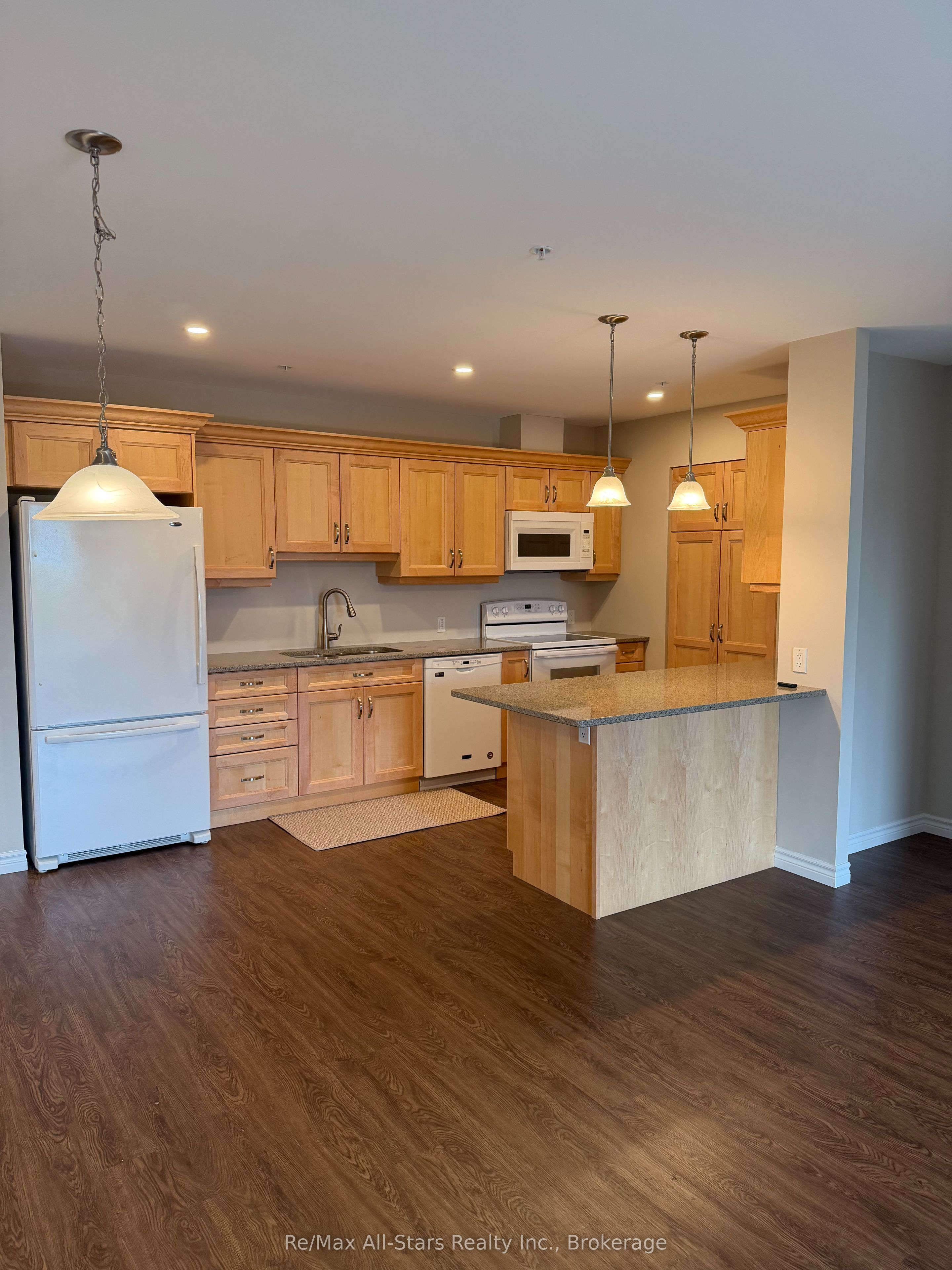 Unit 404 - 58 Glenelg Street, Kawartha Lakes 4