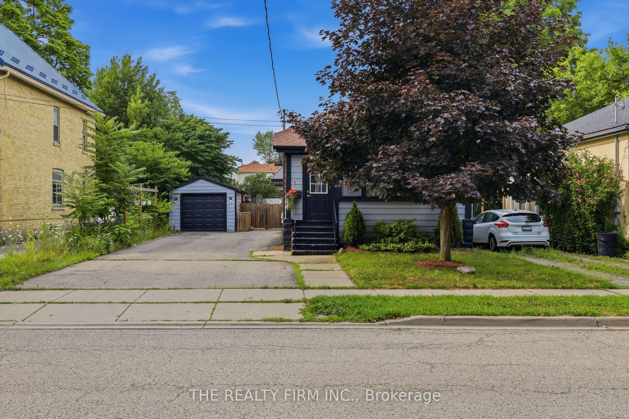 946 Lorne Avenue, London 2