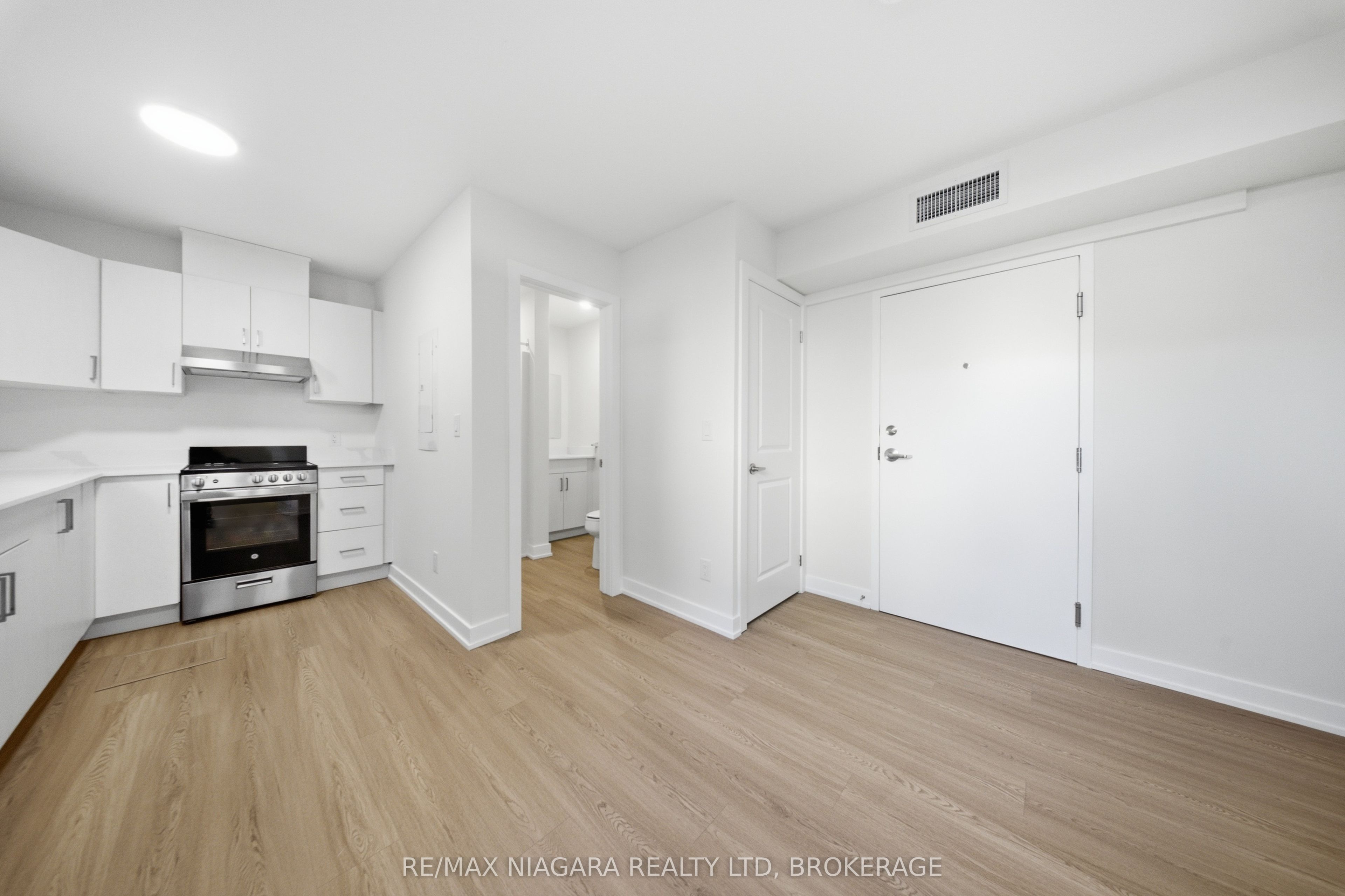 Unit B04 - 140 Church Street, St. Catharines 2